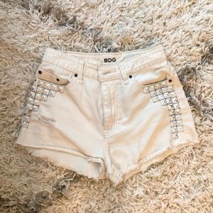 BDG HIGH WAISTED WHITE DENIM SHORTS + STUDS 25W